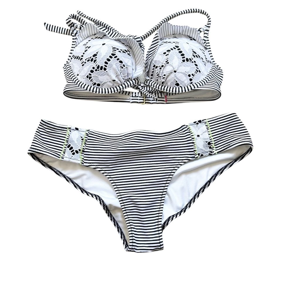 Black & White Striped Victoria's Secret Bikini Set w/ Lace Detail Ruffled Spring